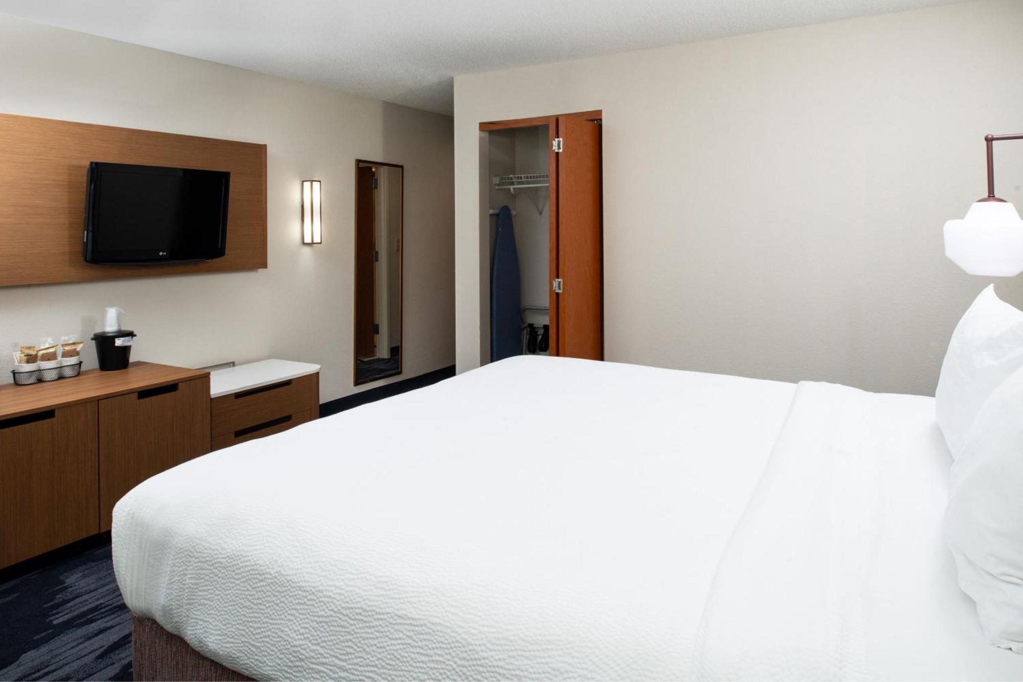 Fairfield Inn & Suites Greensboro Wendover Экстерьер фото