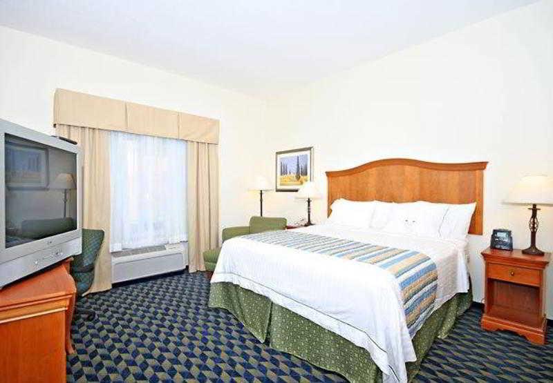 Fairfield Inn & Suites Greensboro Wendover Экстерьер фото